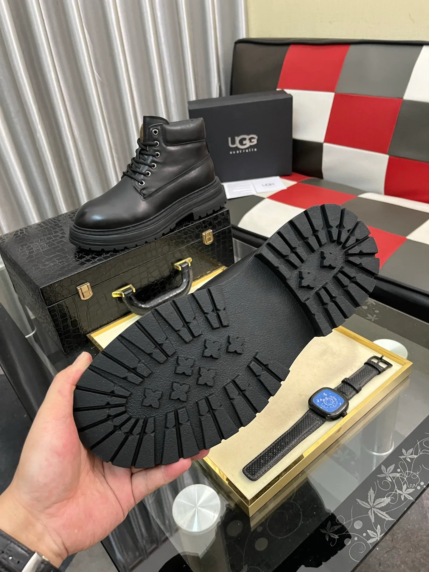 Men's Men's Shoes 💰660⌚️⌚️New UGG fur-integrated men's simple and fashionable snow shoes. The most worth buying at the end of this year are warm casual shoes. Whether you are out and about at home, their comfortable and warm performance will be your most suitable fashion companion! The material is cowhide upper and imported wool is used inside. Two layers of cowhide for warmth and comfort! The eva+ rubber patch outsole is cushioned, wear-resistant, and has good elasticity. It is light and wear-resistant, comfortable and soft, and the new simple cut is more fashionable. It has both practicality and fashion sense, so you no longer have to worry about how to match it in winter, while still maintaining fashionable taste. High-quality genuine wool produced in Dongguan. The material depends on the details! Size: 38-39-40-41-42-43-44-45